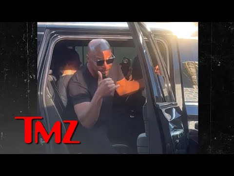 Jamie Foxx Saves The Day In Chicago Recovering a Lost Purse | TMZ Live