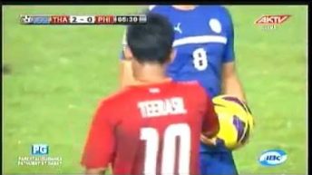 Teerasil Dangda plays dirty football.Thailand vs Philippines 11/24/12