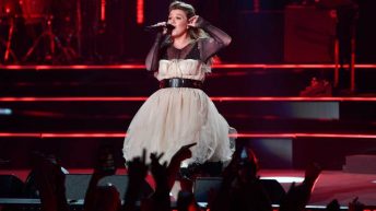 Kelly Clarkson Duets With Daughter, Dances With Son at Las Vegas Residency Show