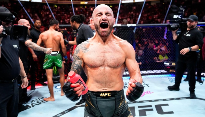 Alex Volkanovski responds after Conor McGregor suggests he would make “quick work” of him at featherweight: “Let’s do it at UFC 300”