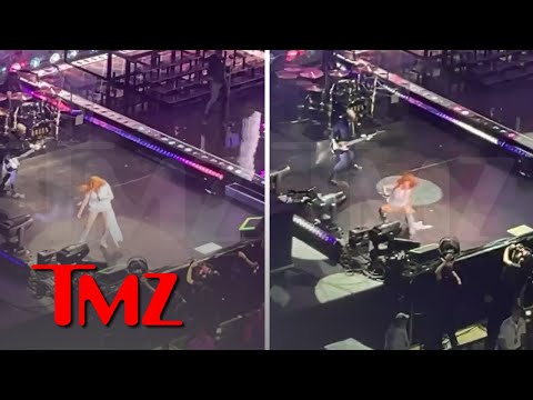 Shania Twain Falls Onstage During Performance in Chicago | TMZ