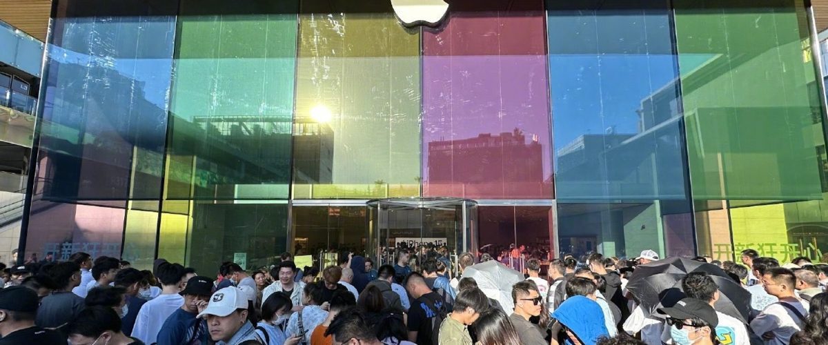 First iPhone 15 pre-orders begin arriving, lines form at Apple Stores around the world