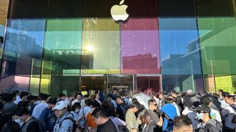 First iPhone 15 pre-orders begin arriving, lines form at Apple Stores around the world