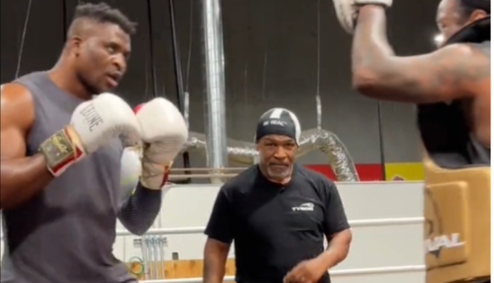 John Fury reacts to Francis Ngannou’s “embarrassing” open workout with Mike Tyson: “He ain’t got a prayer”