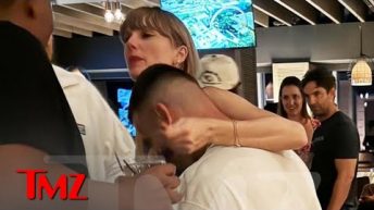 Taylor Swift Wraps Arm Around Travis Kelce’s Neck in First PDA Photo | TMZ Live