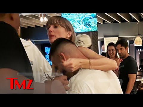 Taylor Swift Wraps Arm Around Travis Kelce’s Neck in First PDA Photo | TMZ Live