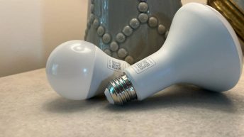 HomeKit Weekly: Smart bulbs vs. smart outlet adaptors – which is best for HomeKit?