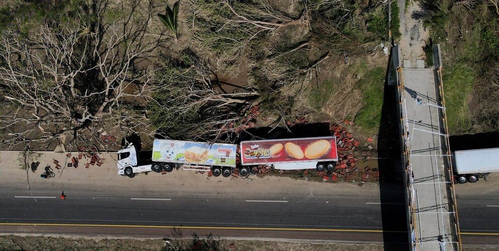 More help arrives in Acapulco, and hurricane’s death toll rises to 39 as searchers comb debris