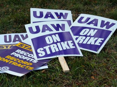 UAW and Stellantis reach tentative contract deal as union adds strike at Tennessee GM factory