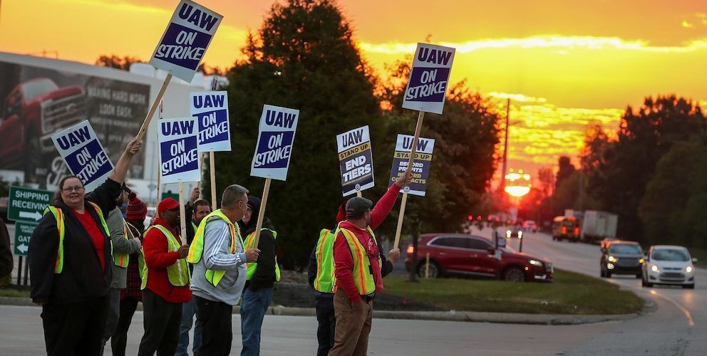 Ford and Stellantis workers join those at GM in approving contract settlement that ended UAW strikes