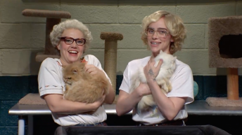 SNL: Billie Eilish, Kate McKinnon Trade Cats for Christmas