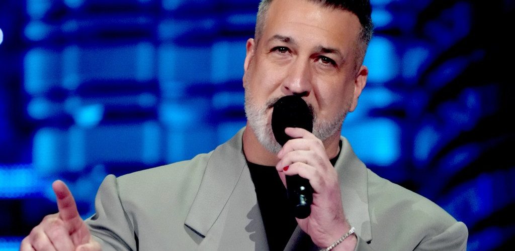 Joey Fatone Joins Pentatonix to Sing *NSYNC’s ‘Merry Christmas, Happy Holidays’