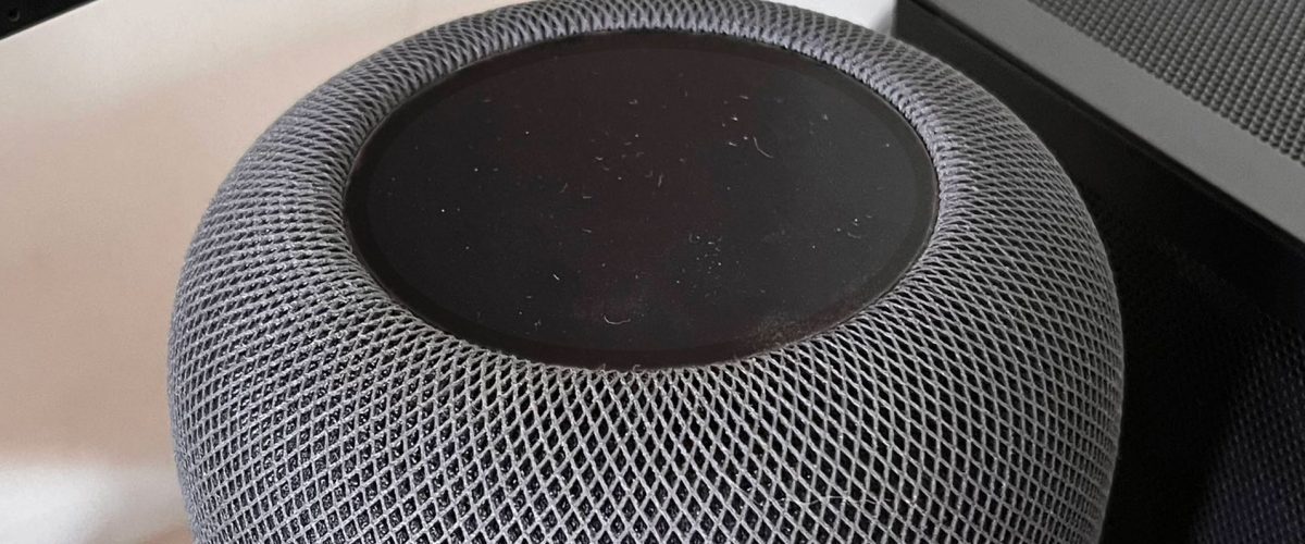 HomePod prototype with touchscreen LCD on top shows up in new images