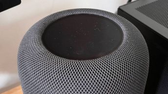 HomePod prototype with touchscreen LCD on top shows up in new images