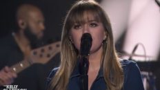 Kelly Clarkson Belts Another U2 Classic With ‘Mysterious Ways’ Kellyoke Cover