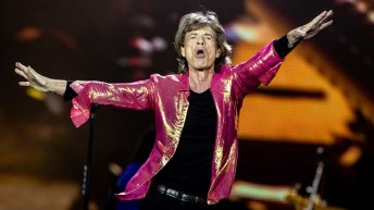 Mick Jagger Dances Like There’s Nobody Watching to ‘Moves Like Jagger’ at a Bar