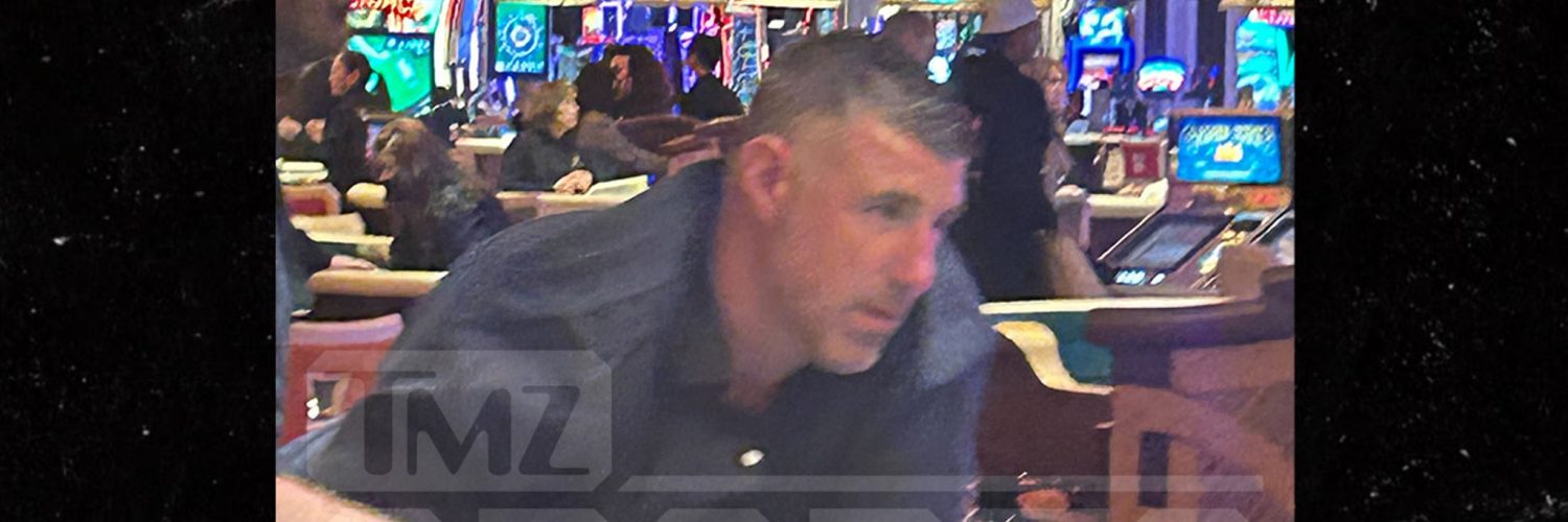 Mike Vrabel Plays Craps In Las Vegas