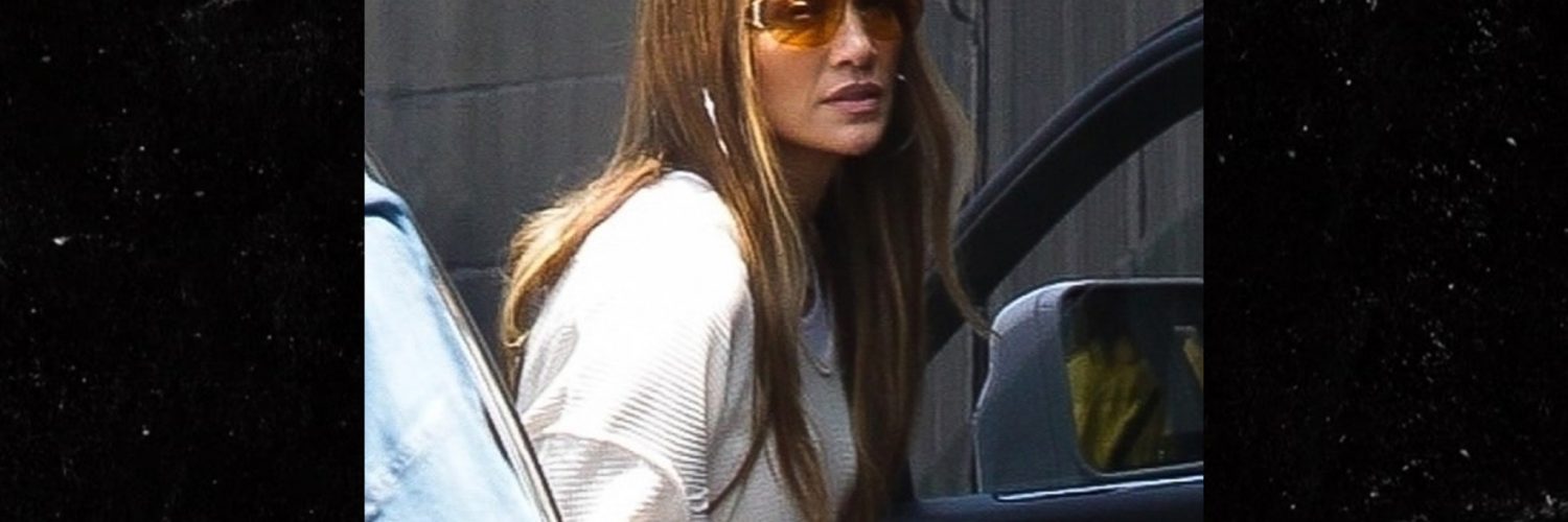 Jennifer Lopez Appears Downtrodden as She Heads Into L.A. Studio