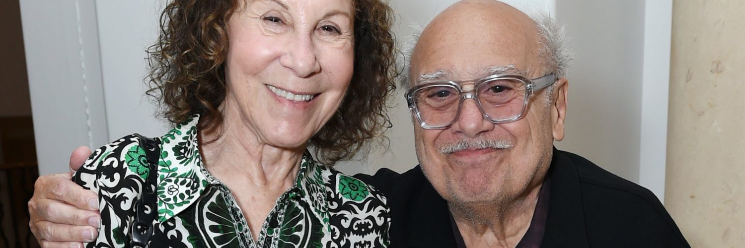 “Besotted” Danny DeVito Is Apparently “Too Chicken” To Ask His Estranged Wife Rhea Perlman To Give Their Marriage Another Go After Their 2017 Split, And People Are Obsessed