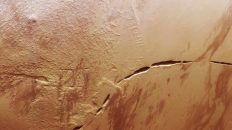 Mars-Orbiting Spacecraft Captures ‘Snaking Scar’ Across the Base of Enormous Volcano