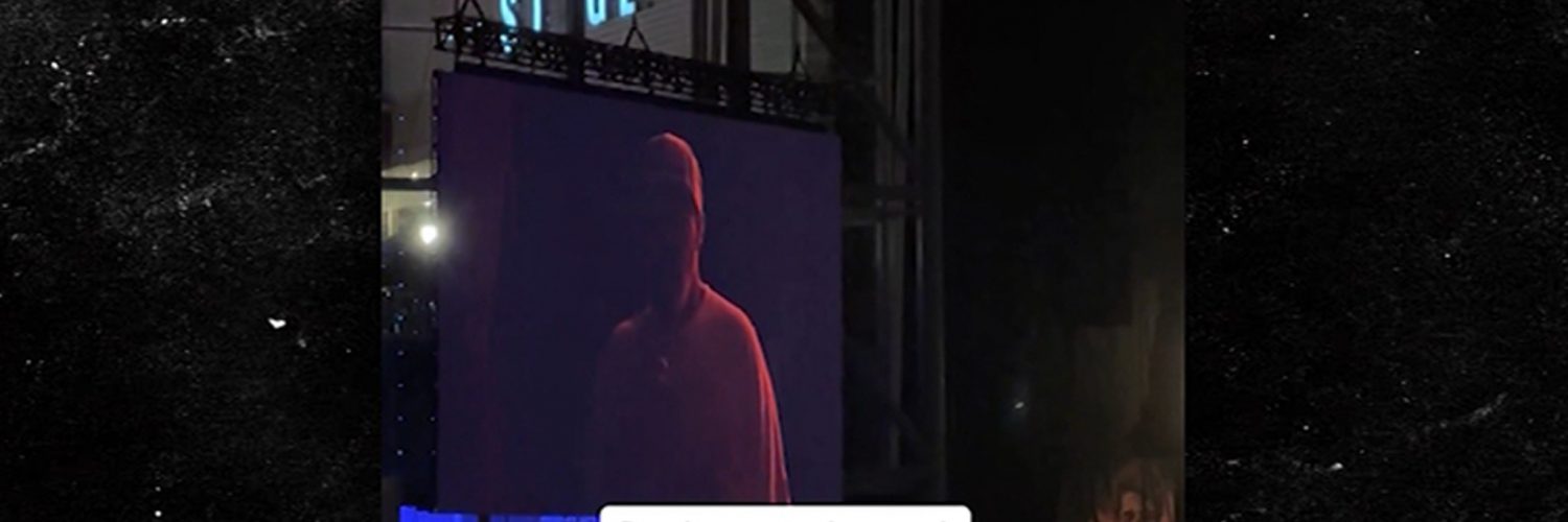 Drake Gets Booed At Limp Bizkit Concert After Fred Durst Introduction