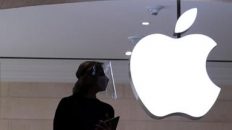 Apple reaches first union contract with store employees