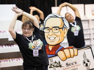 Warren Buffett surprises by slashing Berkshire Hathaway’s longtime Apple stake in second quarter