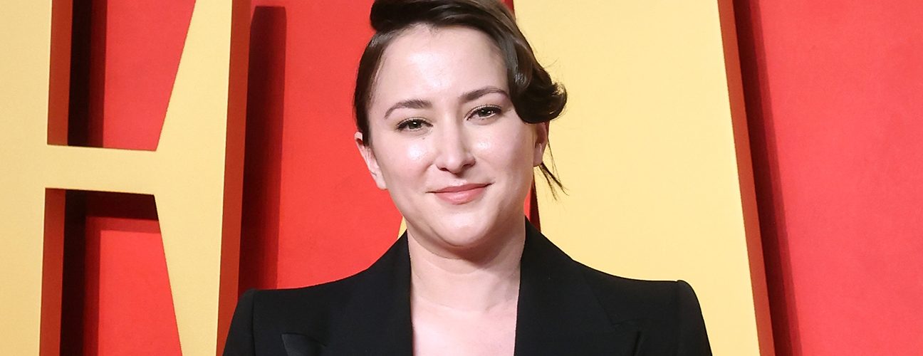 Zelda Williams Debunks Viral Photo of Her Father Robin Williams Alleging He Owned a Pet Monkey