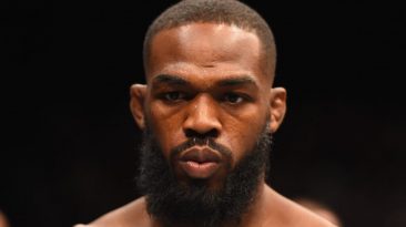 Chael Sonnen gives an interesting method fans should use to determine who’s better between Jon Jones and Islam Makhachev