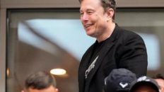 United Airlines will offer free internet on flights using service from Elon Musk’s SpaceX