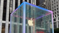 Apple’s Fifth Ave store glows in Apple Intelligence colors to celebrate iPhone 16 launch